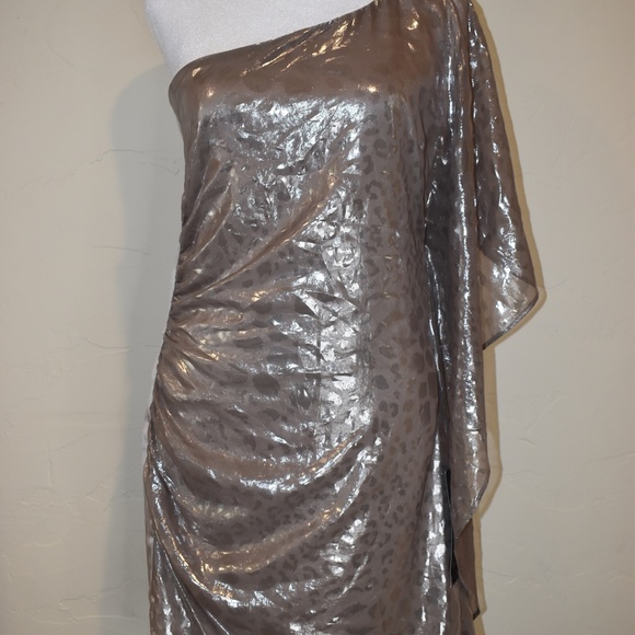 Bebe 1-Shoulder Drama SLV Dress - Picture 2 of 16